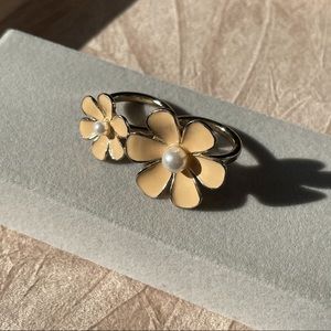 Daisy two-finger ring
